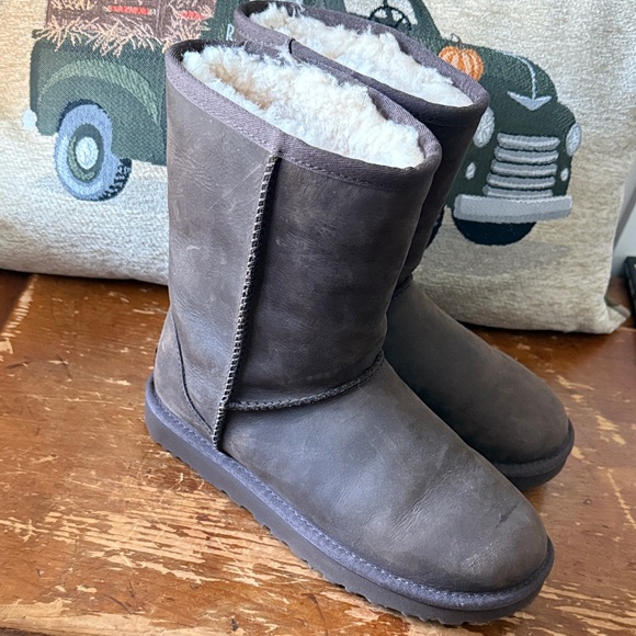 UGG Brown leather Shearling-Lined Boots - Picture 6 of 10